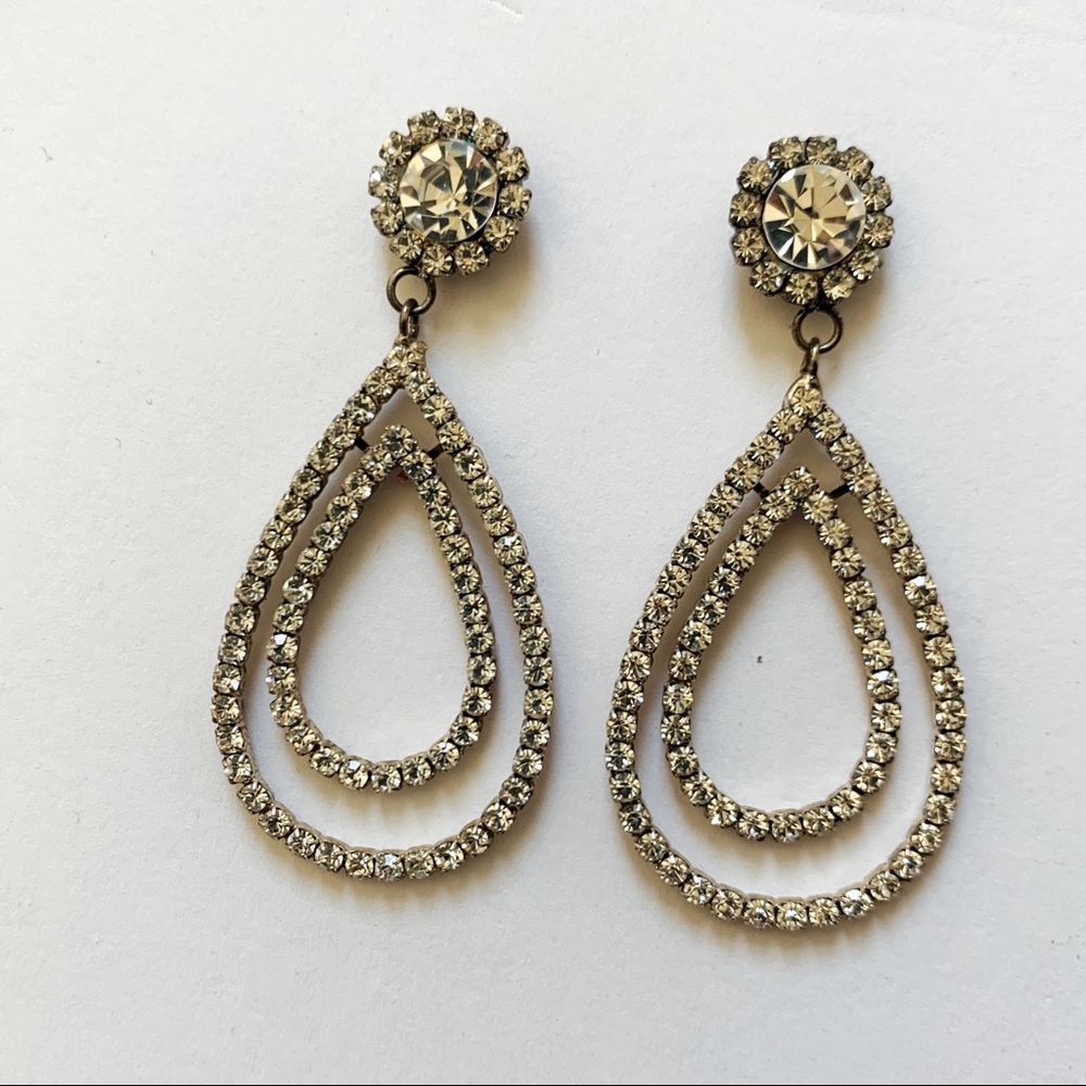 Rhinestone teardrop statement earring